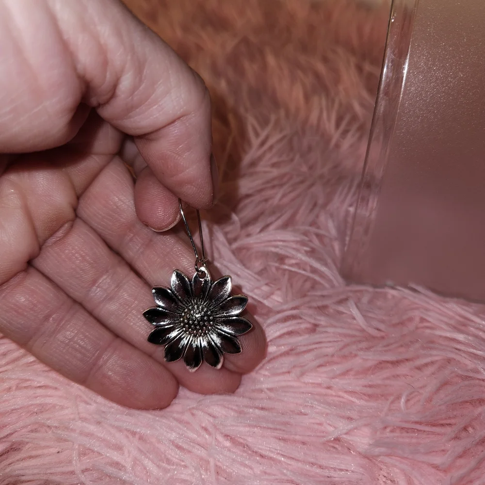- Unique statement earrings! NWOT (R54) - Picture 4 of 4